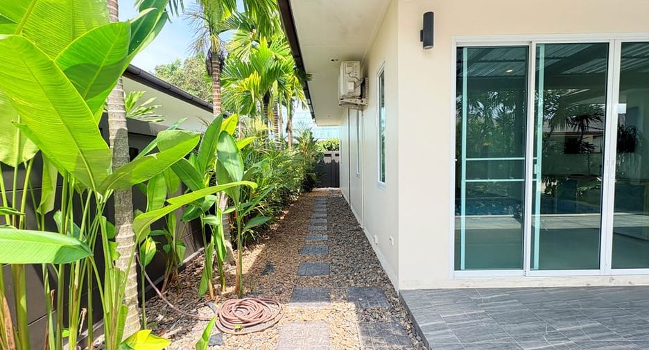 For rent 3 bedrooms villa in Huay Yai, Pattaya