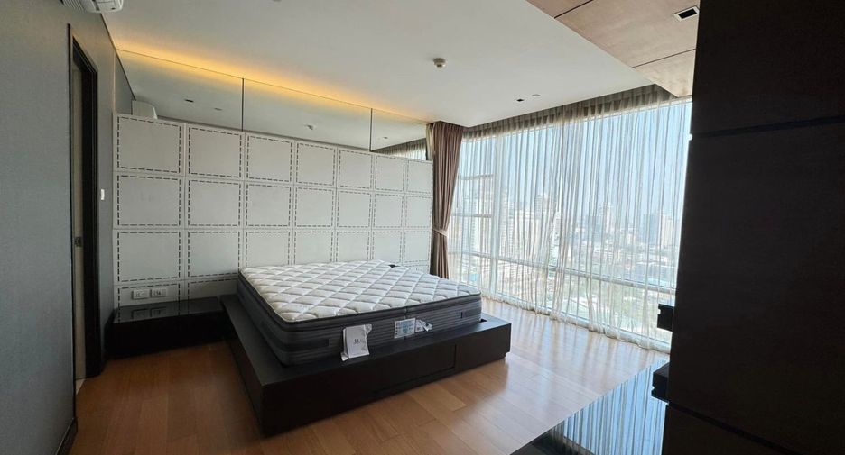 For sale 3 bedrooms condo in Khlong Toei, Bangkok