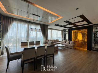 For sale 3 bedrooms condo in Khlong Toei, Bangkok