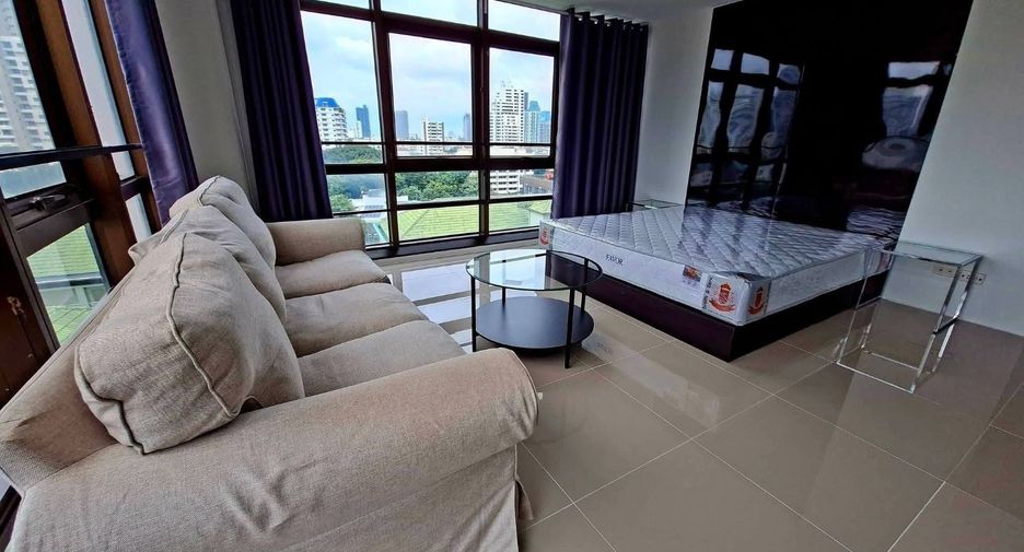 Wohnung zur Miete mit 3 Zimmer in Watthana, Bangkok