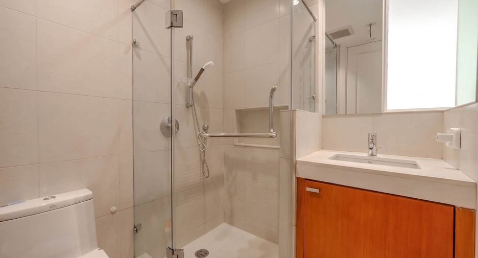 For rent and for sale 2 bedrooms condo in Pathum Wan, Bangkok