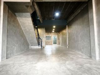 Gewerbefläche zur Miete mit 5 Zimmer in Wang Thonglang, Bangkok