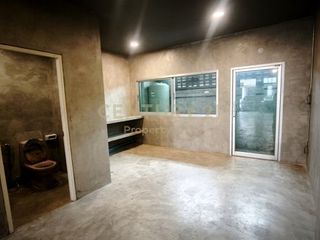 Gewerbefläche zur Miete mit 5 Zimmer in Wang Thonglang, Bangkok