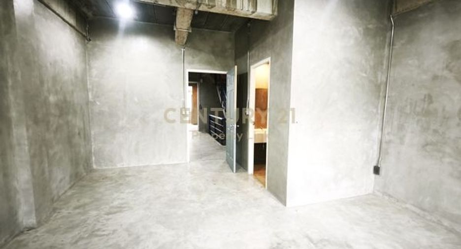 Gewerbefläche zur Miete mit 5 Zimmer in Wang Thonglang, Bangkok
