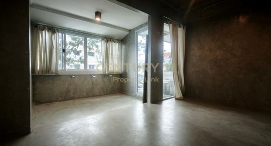 Gewerbefläche zur Miete mit 5 Zimmer in Wang Thonglang, Bangkok