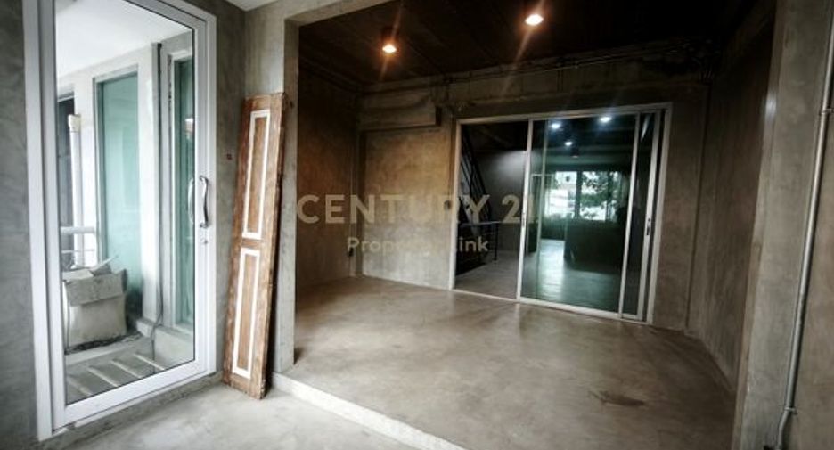 Gewerbefläche zur Miete mit 5 Zimmer in Wang Thonglang, Bangkok
