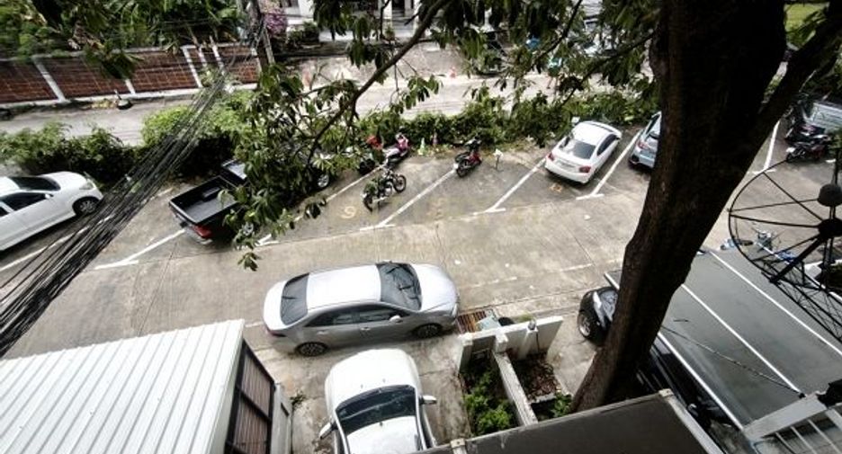 Gewerbefläche zur Miete mit 5 Zimmer in Wang Thonglang, Bangkok