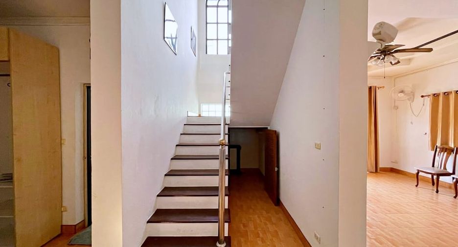 Villa zum Kauf mit 4 Zimmer in Bang Lamung, Chonburi
