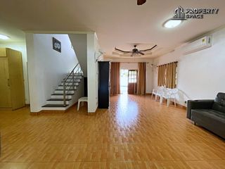 Villa zum Kauf mit 4 Zimmer in Bang Lamung, Chonburi