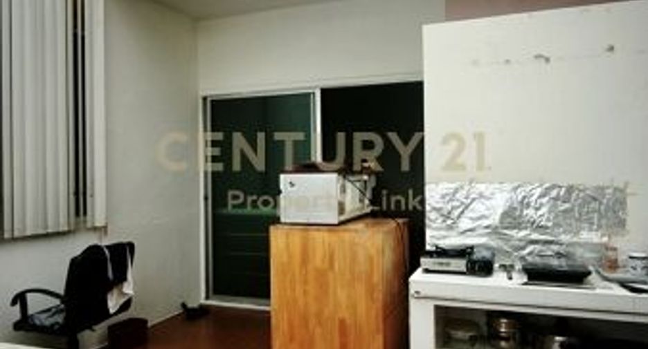 For sale 5 bedrooms retail Space in Wang Thonglang, Bangkok