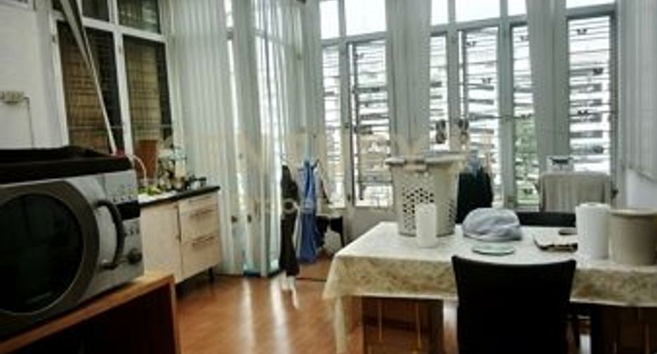 For sale 5 bedrooms retail Space in Wang Thonglang, Bangkok