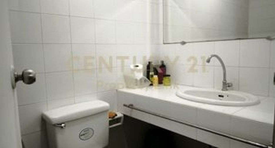 For sale 5 bedrooms retail Space in Wang Thonglang, Bangkok