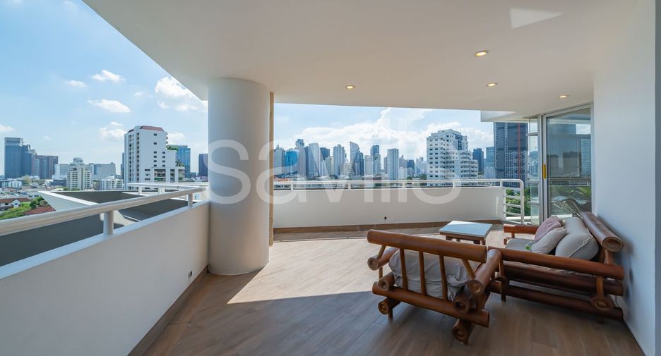 For sale 4 ベッドルーム condo in Watthana, Bangkok