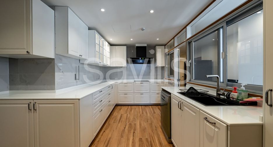 For sale 4 ベッドルーム condo in Watthana, Bangkok