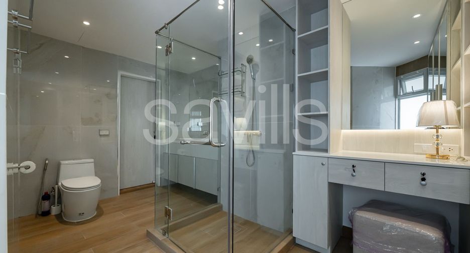 For sale 4 ベッドルーム condo in Watthana, Bangkok