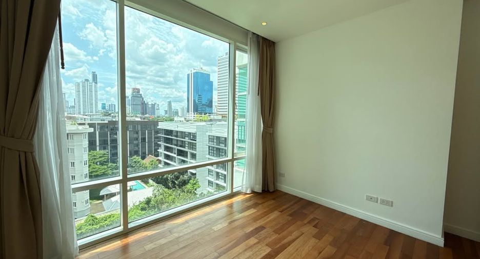 For sale 2 bedrooms condo in Khlong Toei, Bangkok