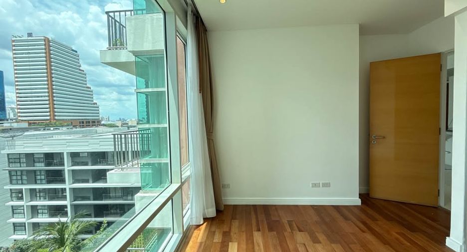 For sale 2 bedrooms condo in Khlong Toei, Bangkok