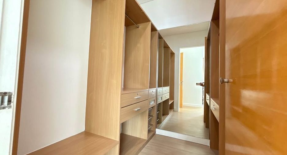 For sale 2 bedrooms condo in Khlong Toei, Bangkok