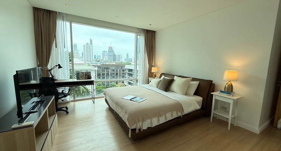For sale 2 bedrooms condo in Khlong Toei, Bangkok