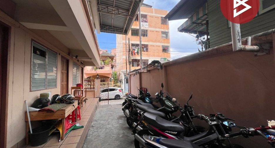For sale 25 ベッドルーム apartment in Mueang Samut Prakan, Samut Prakan