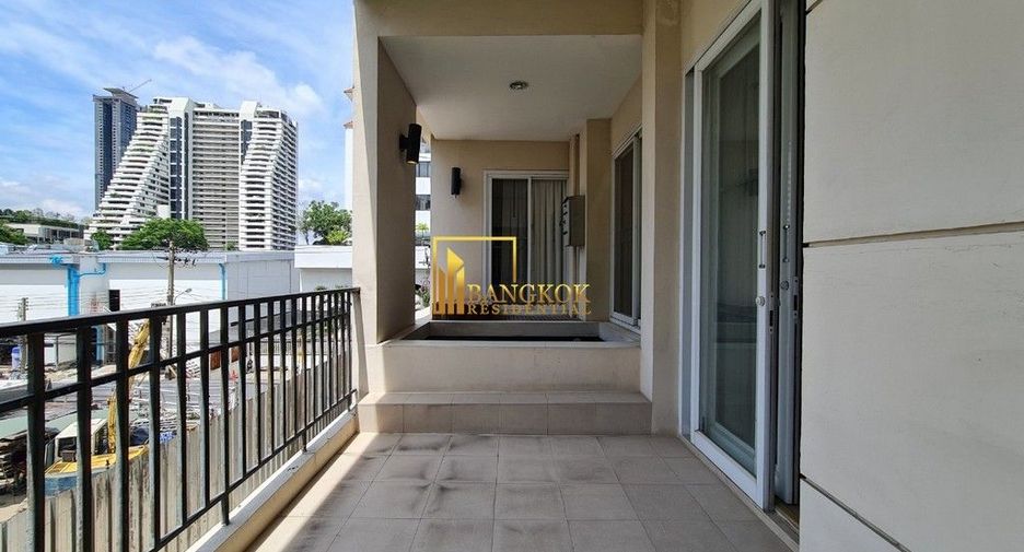 For rent 2 bedrooms apartment in Watthana, Bangkok