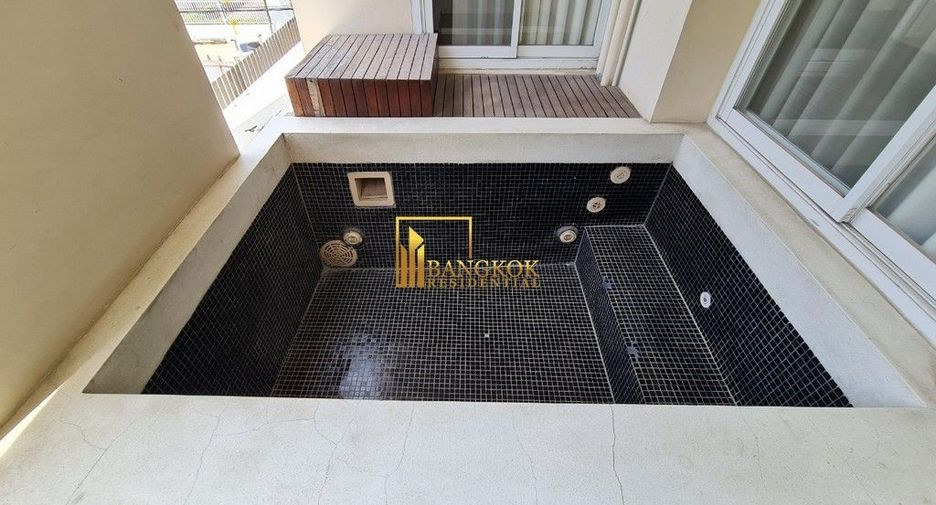 For rent 2 bedrooms apartment in Watthana, Bangkok