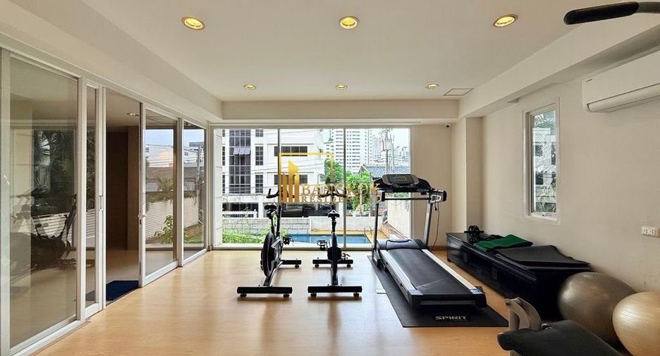 For rent 2 bedrooms apartment in Watthana, Bangkok