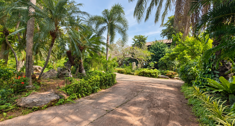 For sale 6 bedrooms house in Klaeng, Rayong