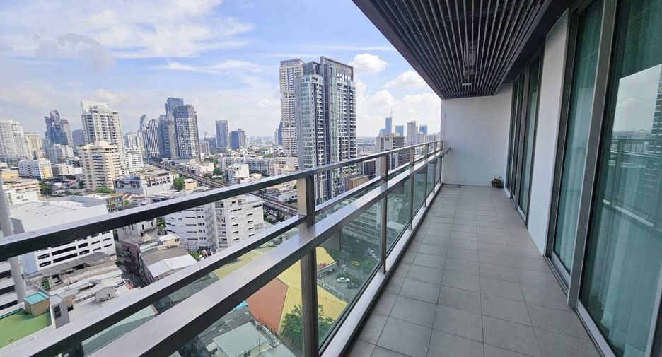À louer 3 chambres condo à Khlong Toei, Bangkok