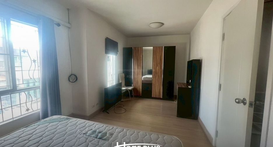 Reihenhaus zum Kauf mit 3 Zimmer in Khlong Sam Wa, Bangkok