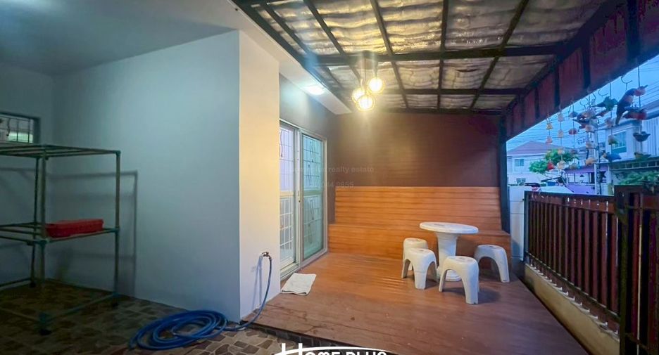 Reihenhaus zum Kauf mit 3 Zimmer in Khlong Sam Wa, Bangkok