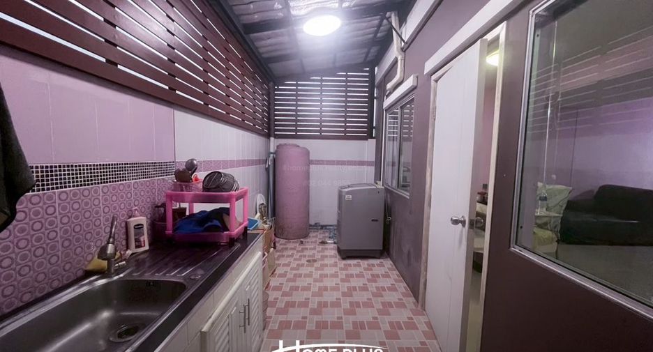 Reihenhaus zum Kauf mit 3 Zimmer in Khlong Sam Wa, Bangkok