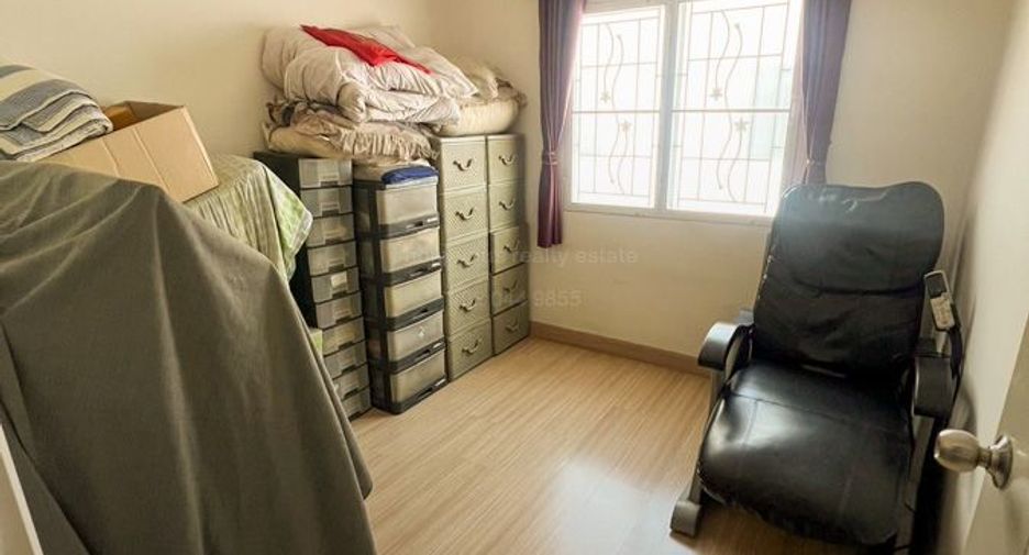 Reihenhaus zum Kauf mit 3 Zimmer in Khlong Sam Wa, Bangkok