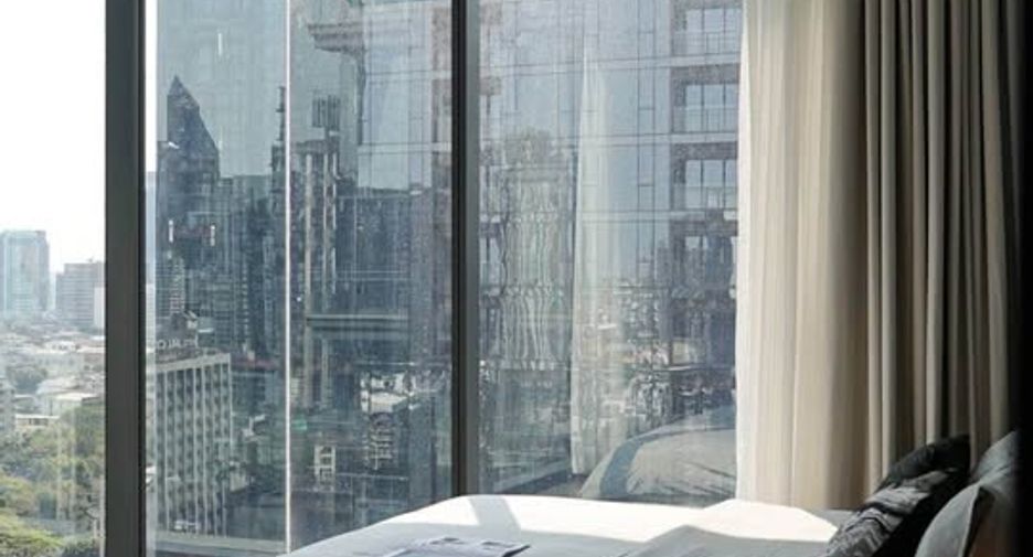For sale 3 bedrooms condo in Khlong Toei, Bangkok