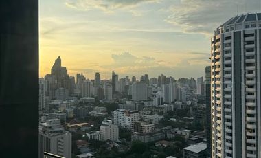 For sale 1 bed condo in Khlong Toei, Bangkok