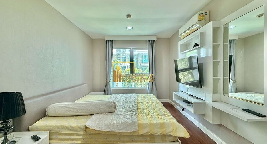 For rent 2 bedrooms condo in Huai Khwang, Bangkok