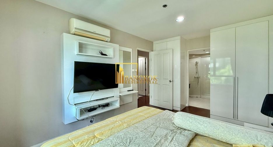 For rent 2 bedrooms condo in Huai Khwang, Bangkok