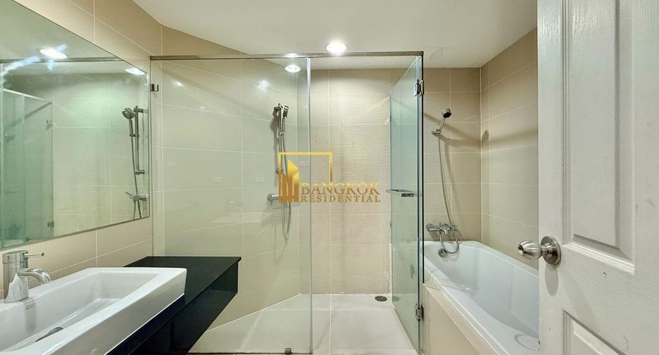 For rent 2 bedrooms condo in Huai Khwang, Bangkok