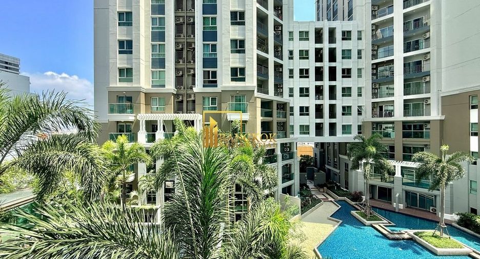 For rent 2 bedrooms condo in Huai Khwang, Bangkok
