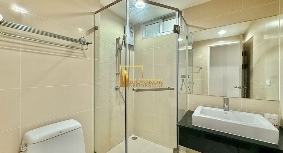 For rent 2 bedrooms condo in Huai Khwang, Bangkok