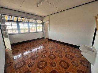À vendre 1 chambre local commercial à Chok Chai, Nakhon Ratchasima