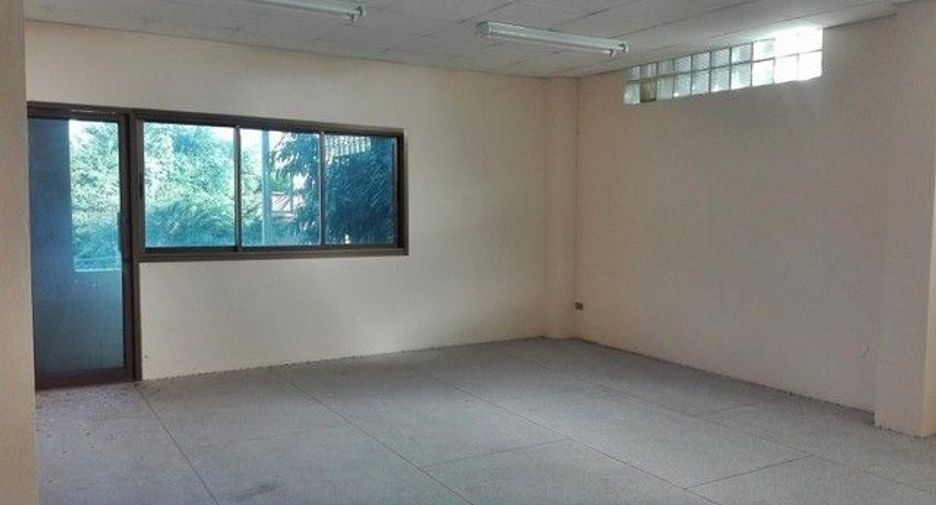 À vendre 1 chambre local commercial à Chok Chai, Nakhon Ratchasima