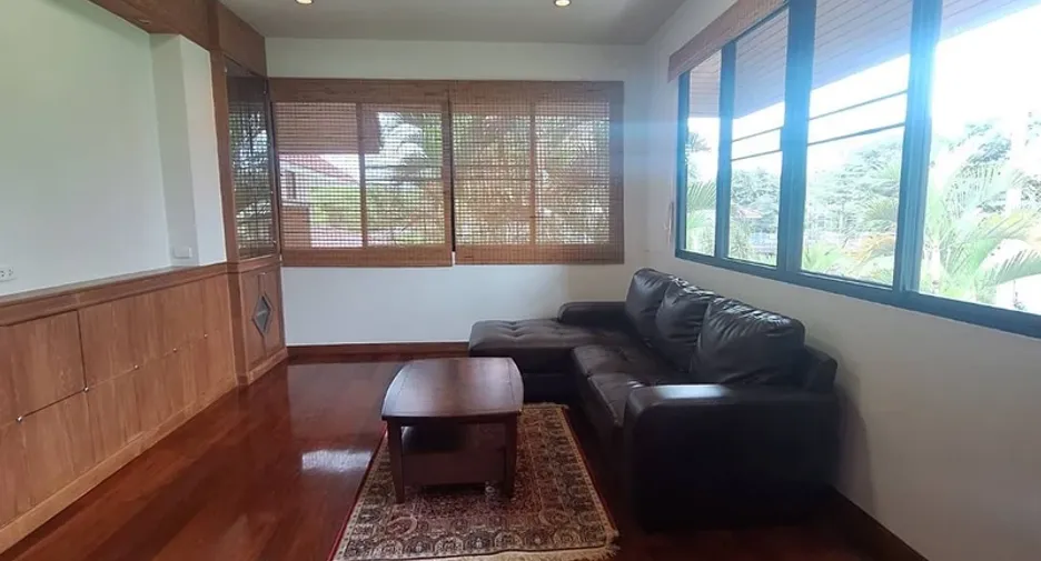For rent 4 bedrooms villa in Hang Dong, Chiang Mai
