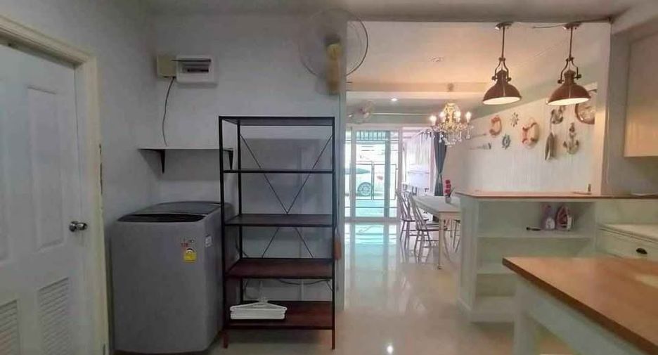 For rent 3 bedrooms townhouse in Huay Yai, Pattaya