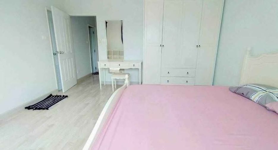 For rent 3 bedrooms townhouse in Huay Yai, Pattaya