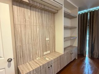 For rent 4 bedrooms townhouse in Watthana, Bangkok