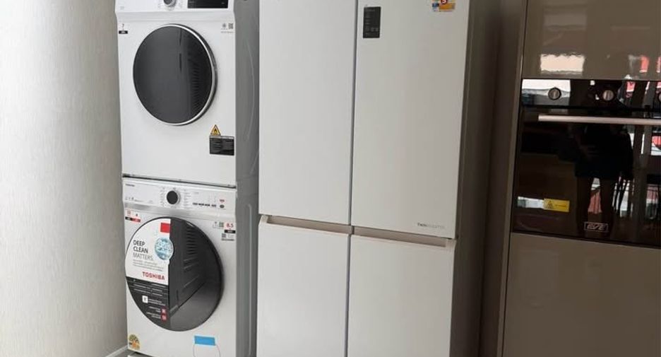 For rent 4 bedrooms townhouse in Watthana, Bangkok