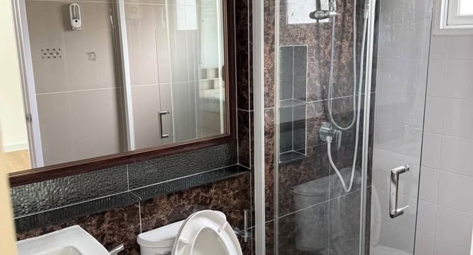 Haus zur Miete mit 4 Zimmer in Bang Phli, Samut Prakan