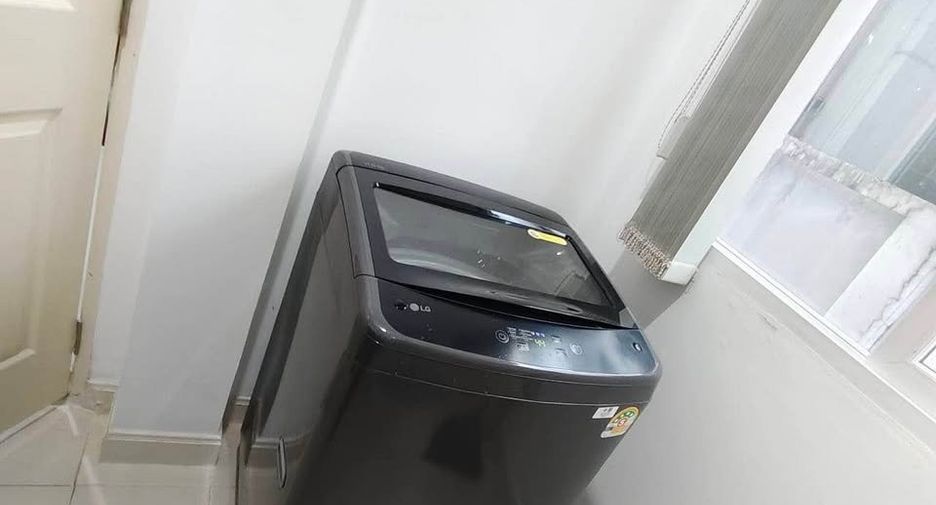 For rent 3 bedrooms townhouse in Wang Thonglang, Bangkok