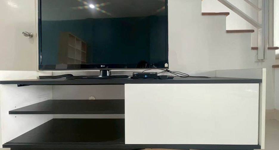 For rent 3 bedrooms townhouse in Wang Thonglang, Bangkok